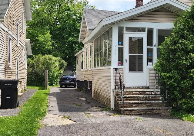 3rd image of 150 Wadsworth St, Syracuse, NY 13203 | MLS# S1683450
