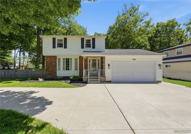 Homes for sale in Niagara, NY | 3325 Miller Rd, Niagara, NY 14304 | MLS# B1685239