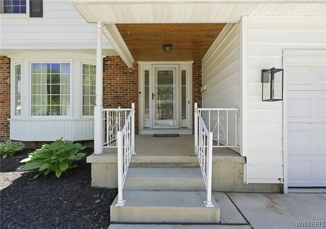 Homes for sale in Niagara, NY | 3325 Miller Rd, Niagara, NY 14304 | MLS# B1685239