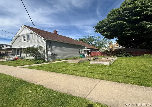 Homes for sale in Buffalo, NY | 77 Weiss St, Buffalo, NY 14206 | MLS# B1685528
