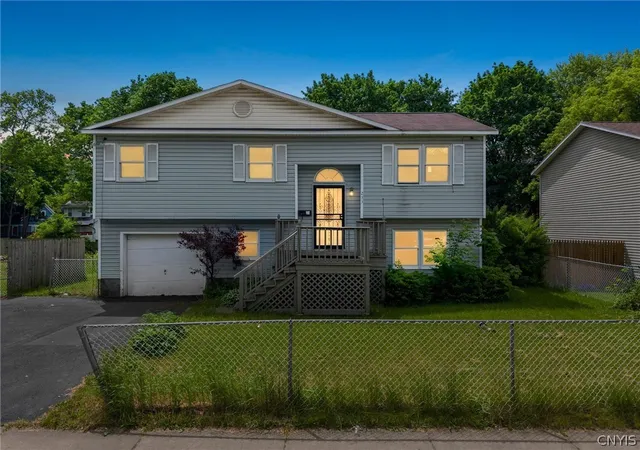 Homes for sale in Syracuse, NY | 233 W Newell St, Syracuse, NY 13205 | MLS# S1685637