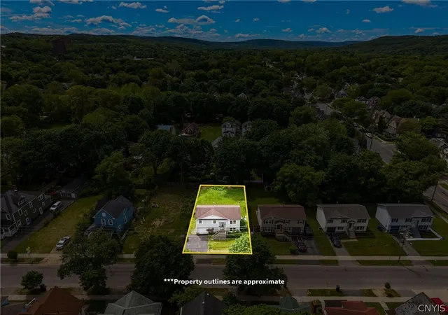 Homes for sale in Syracuse, NY | 233 W Newell St, Syracuse, NY 13205 | MLS# S1685637
