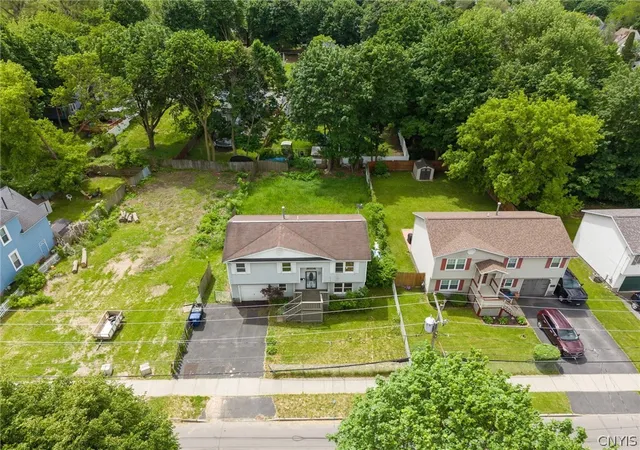 Homes for sale in Syracuse, NY | 233 W Newell St, Syracuse, NY 13205 | MLS# S1685637