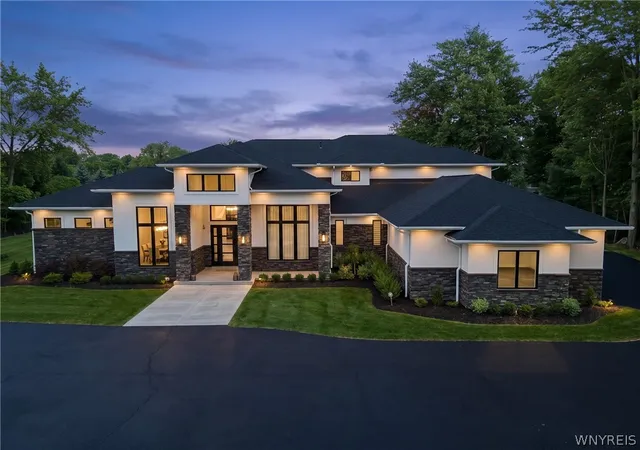 1st image of 11 Sanctuary Ct, Buffalo, NY 14221 | MLS# B1686094