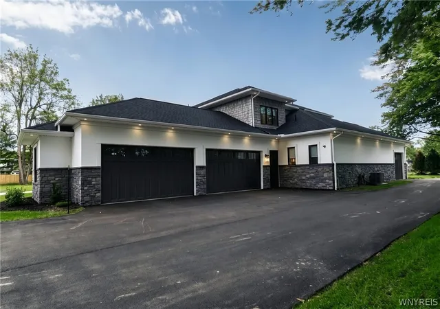 5th image of 11 Sanctuary Ct, Buffalo, NY 14221 | MLS# B1686094