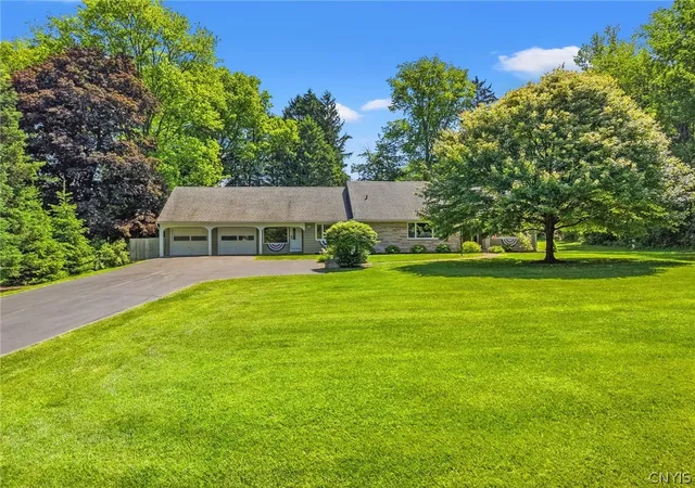 Photo 4 of Sale Pending at 30 Lyndon Rd, Fayetteville, NY 13066 | MLS# S1685595 | Listing updated on 2026-08-02