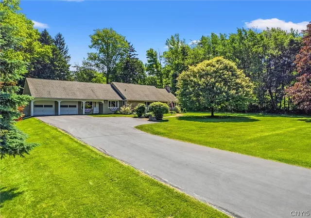 Photo 5 of Sale Pending at 30 Lyndon Rd, Fayetteville, NY 13066 | MLS# S1685595 | Listing updated on 2026-08-02