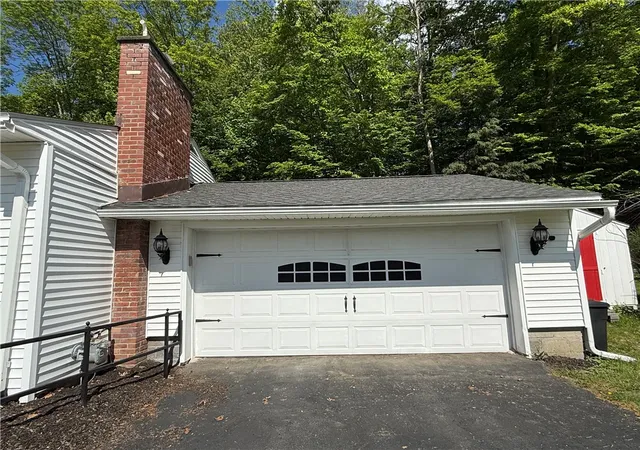3rd image of 3 College Park Dr, Oneonta, NY 13820 | MLS# R1685994