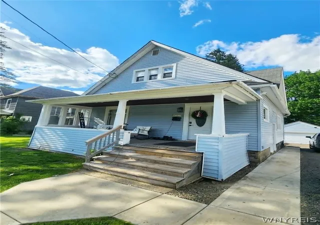 Homes for sale in Salamanca, NY | 607 E State St, Salamanca, NY 14779 | MLS# B1685869