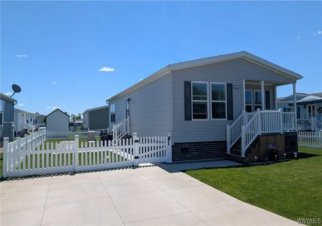 2nd image of 4216 Mohawk Pkwy, Niagara Falls, NY 14304 | MLS# B1686043
