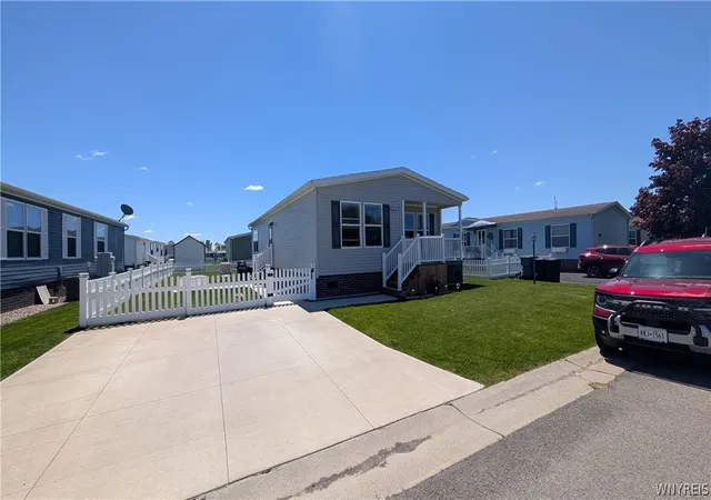 3rd image of 4216 Mohawk Pkwy, Niagara Falls, NY 14304 | MLS# B1686043