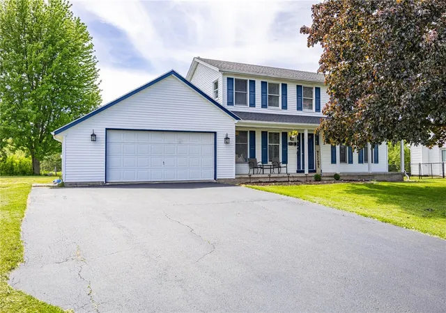 1st image of 872 Guinevere Dr, Rochester, NY 14626 | MLS# R1683666