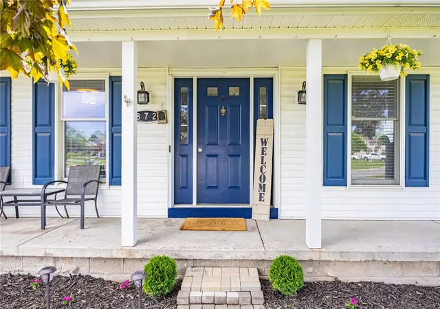 3rd image of 872 Guinevere Dr, Rochester, NY 14626 | MLS# R1683666
