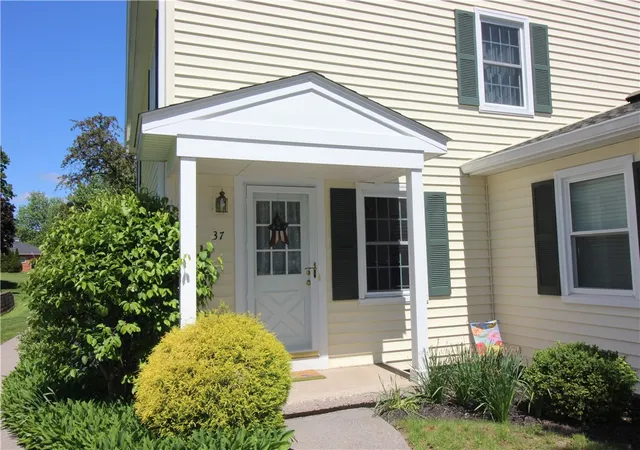 Homes for sale in Perinton, NY | 37 Heron Wy S, Perinton, NY 14450 | MLS# R1685479