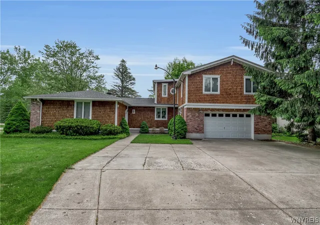 3rd image of 8165 Miles Rd, East Amherst, NY 14051 | MLS# B1686265