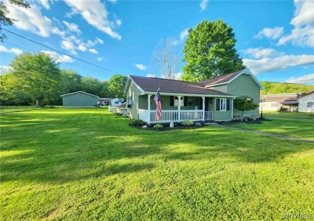 Homes for sale in Salamanca, NY | 88 Washington St, Salamanca, NY 14779 | MLS# B1686266