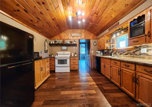 Homes for sale in Salamanca, NY | 88 Washington St, Salamanca, NY 14779 | MLS# B1686266