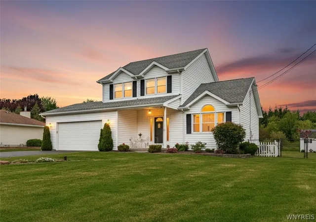 3rd image of 7047 Lincoln Avenue Ext, Lockport, NY 14094 | MLS# B1684381