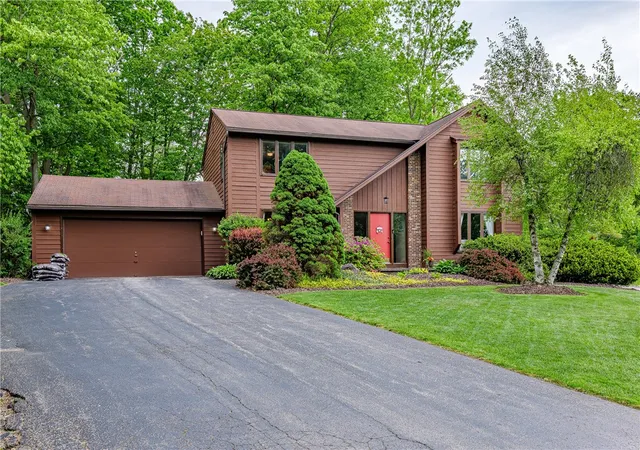 Homes for sale in Perinton, NY | 8 Great Garland, Perinton, NY 14450 | MLS# R1685926
