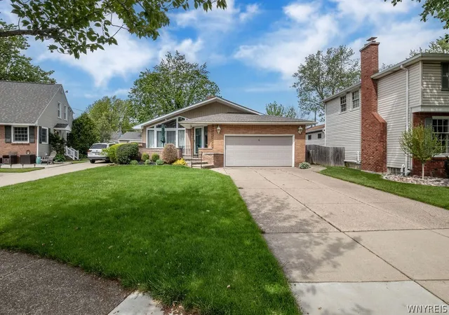 3rd image of 78 Snug Haven Ct, Tonawanda, NY 14150 | MLS# B1685436