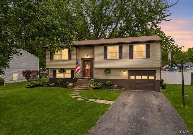 1st image of 110 Rocky Rd, Salina, NY 13090 | MLS# S1686106