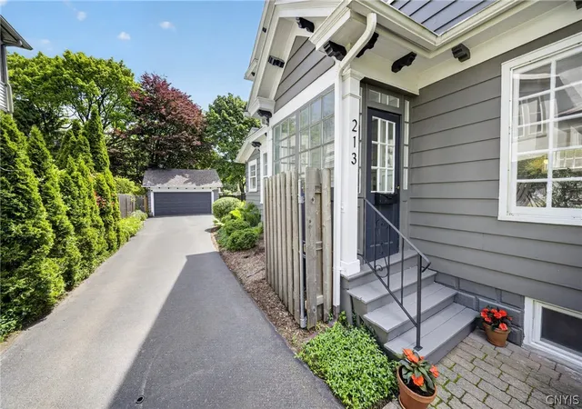 Homes for sale in Syracuse, NY | 213 Cambridge St, Syracuse, NY 13210 | MLS# S1680111