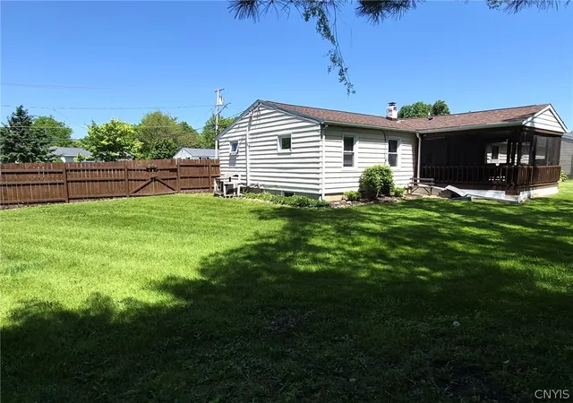 3rd image of 102 Hanover Ave, Liverpool, NY 13088 | MLS# S1685159