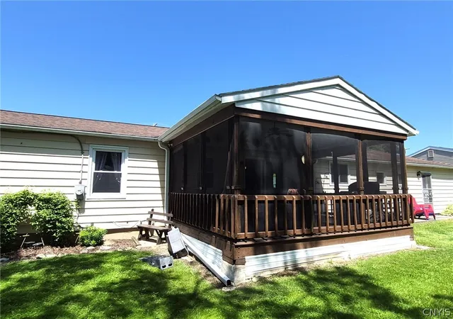 4th image of 102 Hanover Ave, Liverpool, NY 13088 | MLS# S1685159
