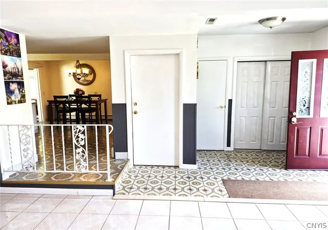 5th image of 102 Hanover Ave, Liverpool, NY 13088 | MLS# S1685159