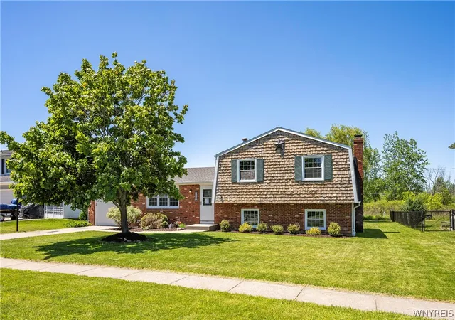 Homes for sale in Grand Island, NY | 228 Gregory Pl, Grand Island, NY 14072 | MLS# B1686139