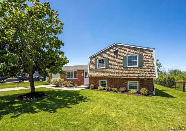 Homes for sale in Grand Island, NY | 228 Gregory Pl, Grand Island, NY 14072 | MLS# B1686139