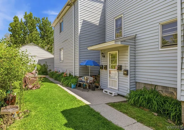 Homes for sale in Niagara Falls, NY | 1780 Falls St, Niagara Falls, NY 14303 | MLS# B1684760