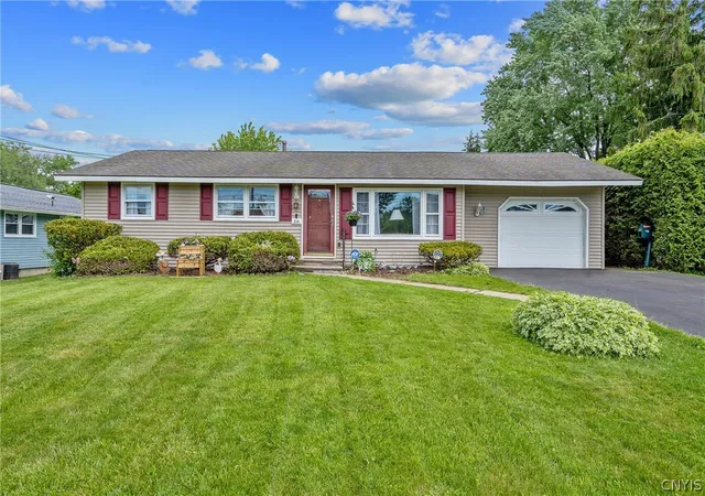 1st image of 210 Skyview Dr, Salina, NY 13088 | MLS# S1683766