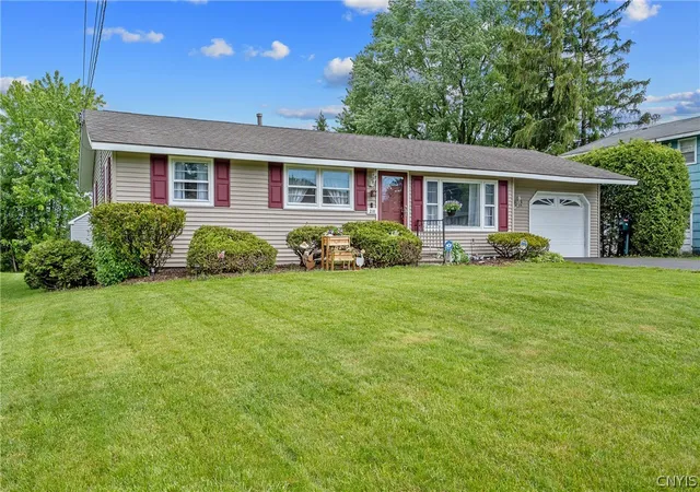 2nd image of 210 Skyview Dr, Salina, NY 13088 | MLS# S1683766