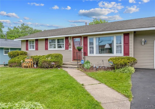 3rd image of 210 Skyview Dr, Salina, NY 13088 | MLS# S1683766