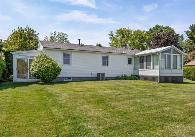 3rd image of 824 Hamlin Parma Townline Rd, Parma, NY 14468 | MLS# R1686247