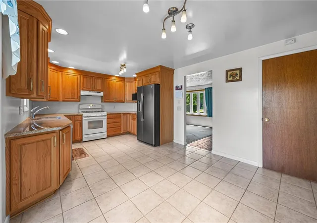 5th image of 824 Hamlin Parma Townline Rd, Parma, NY 14468 | MLS# R1686247