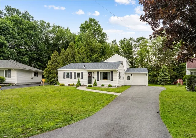 Homes for sale in New Hartford, NY | 1 Cone Cir, New Hartford, NY 13413 | MLS# S1686100