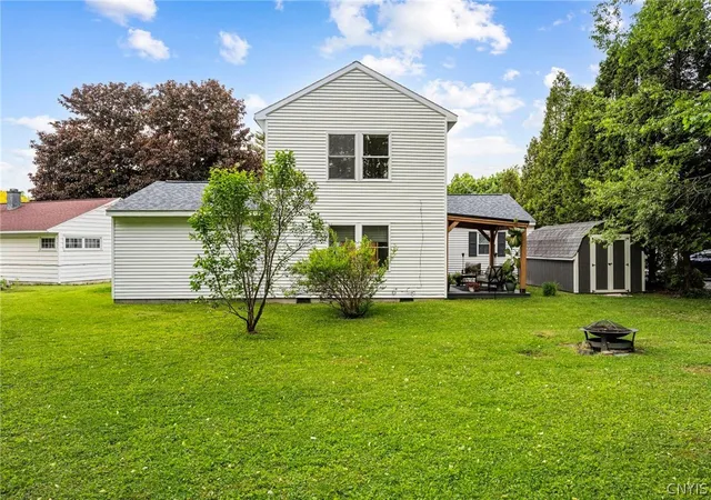 Homes for sale in New Hartford, NY | 1 Cone Cir, New Hartford, NY 13413 | MLS# S1686100