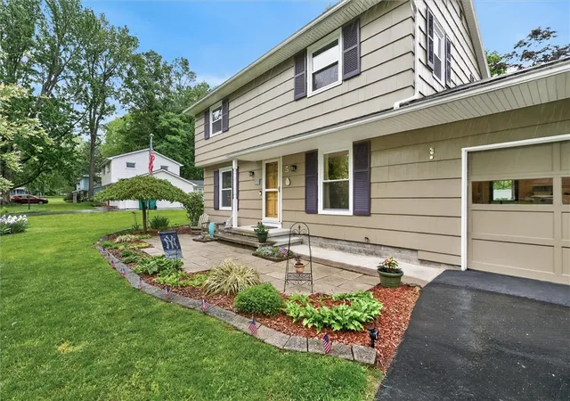 Homes for sale in Perinton, NY | 5 Sandy Hill Dr, Perinton, NY 14450 | MLS# R1684688