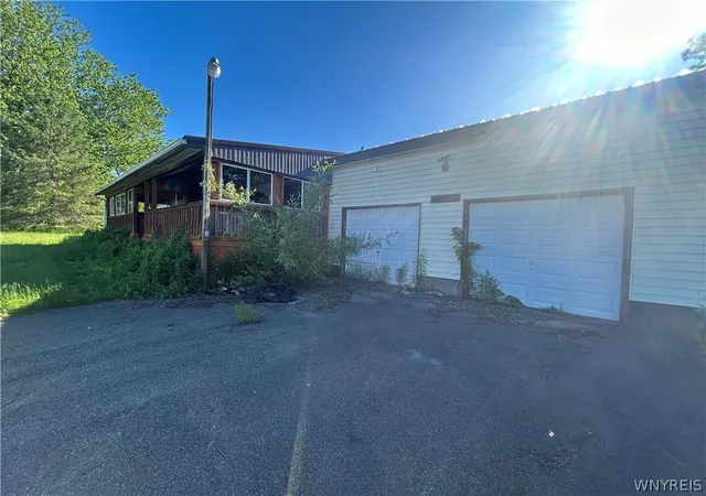 Photo 3 of Sale Pending at 10649 North Rd, Perrysburg, NY 14129 | MLS# B1684653 | Listing updated on 2026-06-23