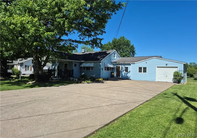 Homes for sale in Ridgeway, NY | 3835 Bates Rd, Ridgeway, NY 14103 | MLS# B1681790