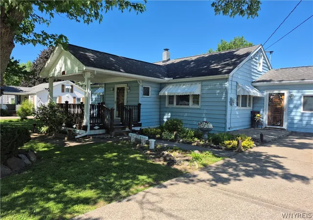 Homes for sale in Ridgeway, NY | 3835 Bates Rd, Ridgeway, NY 14103 | MLS# B1681790