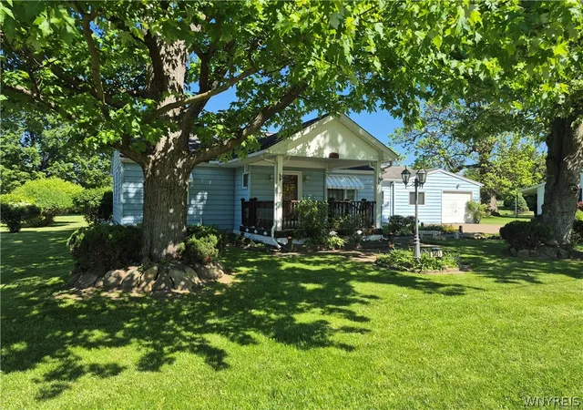 Homes for sale in Ridgeway, NY | 3835 Bates Rd, Ridgeway, NY 14103 | MLS# B1681790