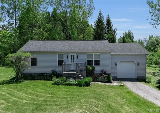 Homes for sale in Sheldon, NY | 2995 Valley View Ln, Sheldon, NY 14145 | MLS# B1684321