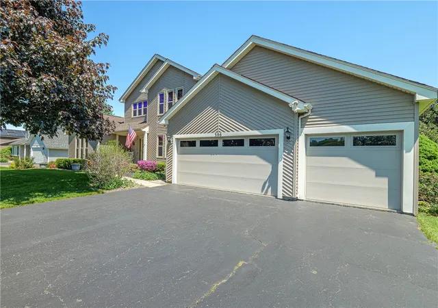 3rd image of 396 Pineville Ln, Webster, NY 14580 | MLS# R1685389