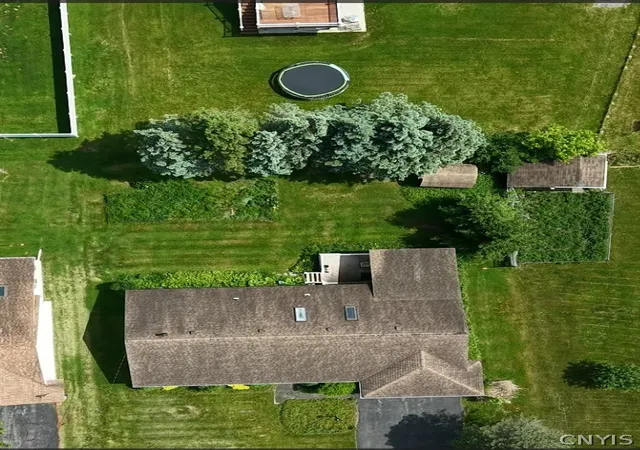 2nd image of 812 Jeffrey St, Herkimer, NY 13350 | MLS# S1686350