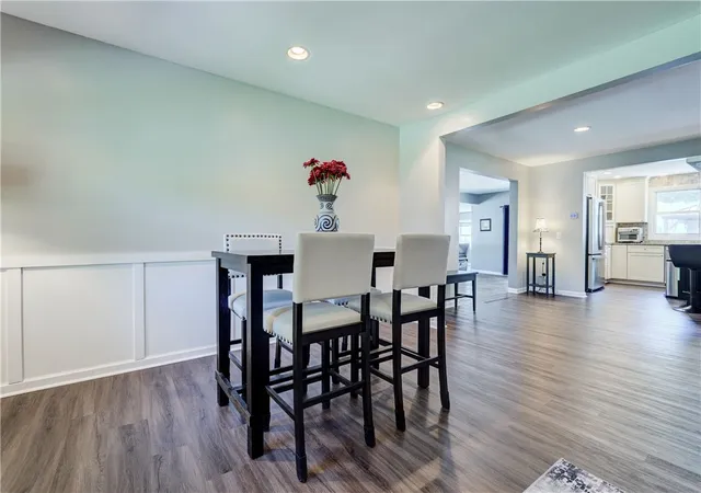 3rd image of 17 Hilltop Dr, Pittsford, NY 14534 | MLS# R1685170