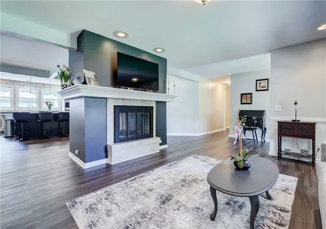 4th image of 17 Hilltop Dr, Pittsford, NY 14534 | MLS# R1685170