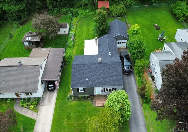 Homes for sale in New Hartford, NY | 69 Oakdale Ave S, New Hartford, NY 13413 | MLS# S1686365